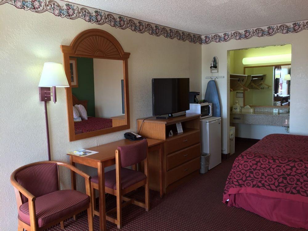 Days By Wyndham Myers Hotel 2*