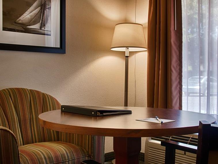 Econo Lodge *
