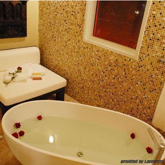 Aladdin​ - Couples Only​ Hotel