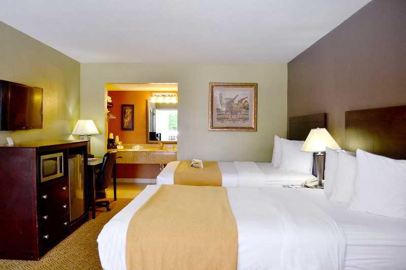 Hotel Quality & By The Parks 3*