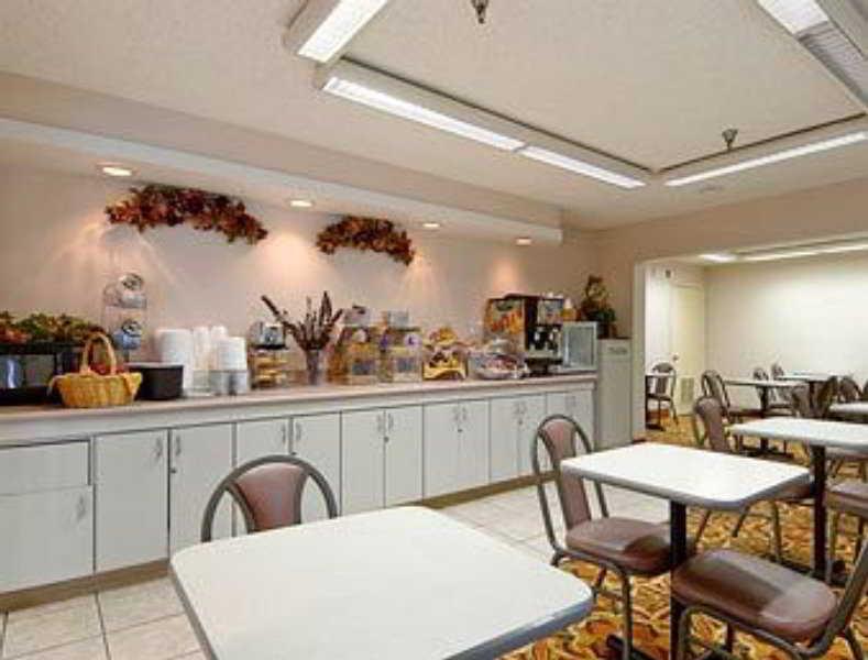 Super 8 By Wyndham Orlando Near Florida Mall 2*