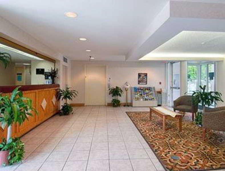 Super 8 By Wyndham Orlando Near Florida Mall