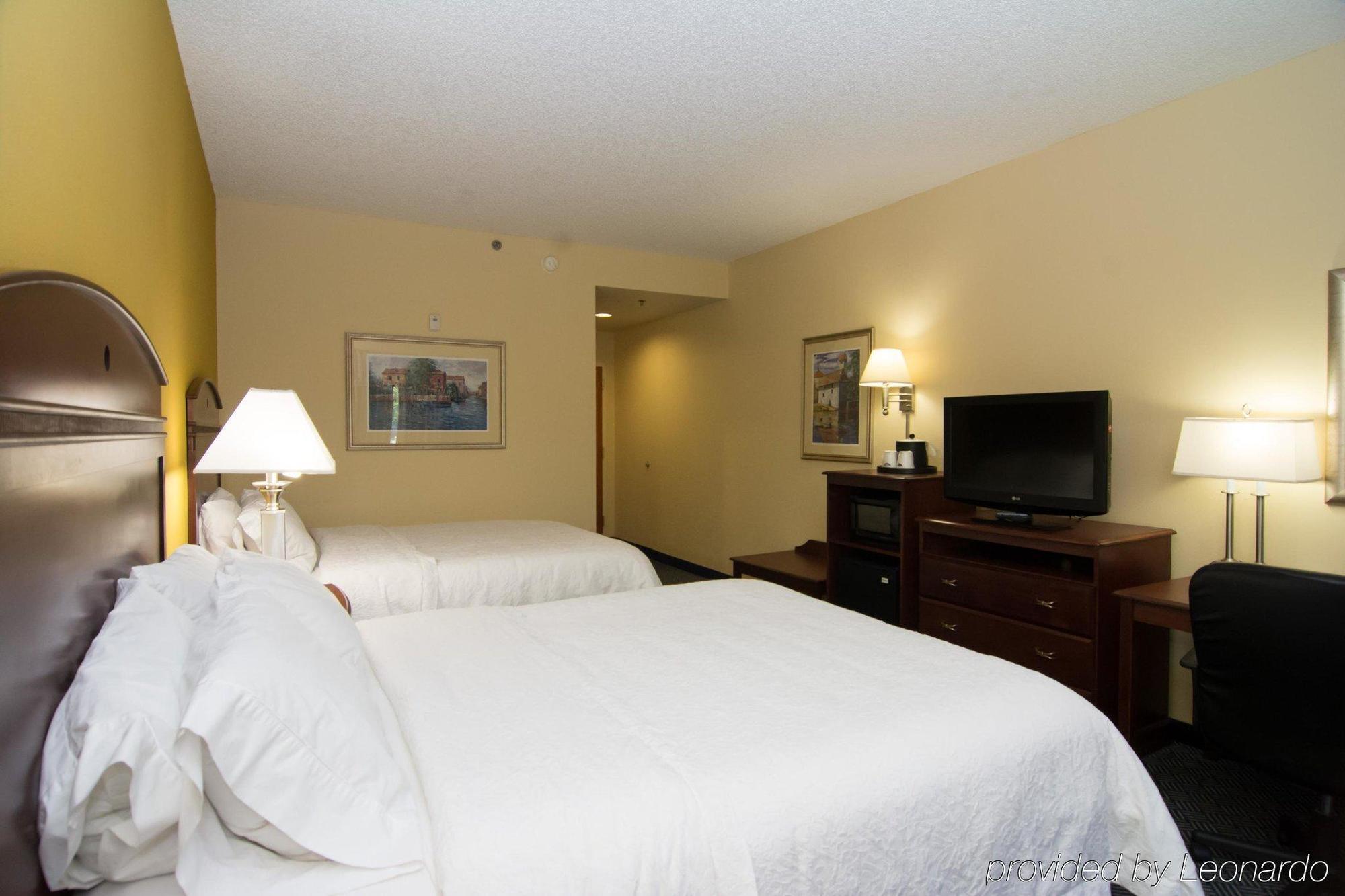 Hampton I-10 West Hotel 3*