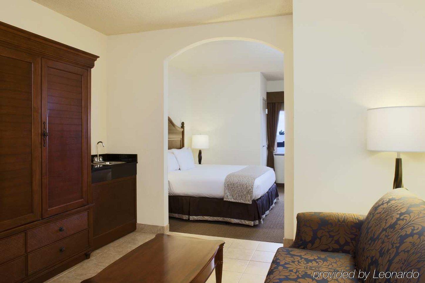 Doubletree By Hilton West Palm Airport Hotel