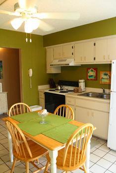 Edgewater Apartment *