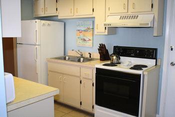 Edgewater Apartment *