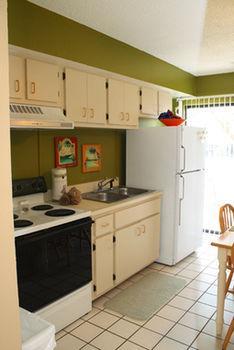 Edgewater Apartment *