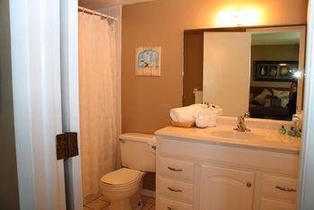 Edgewater Apartment *