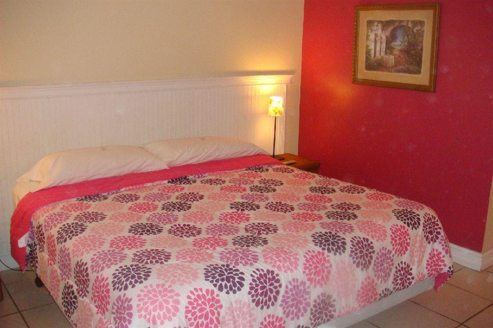Palm Breeze Hotel 3*