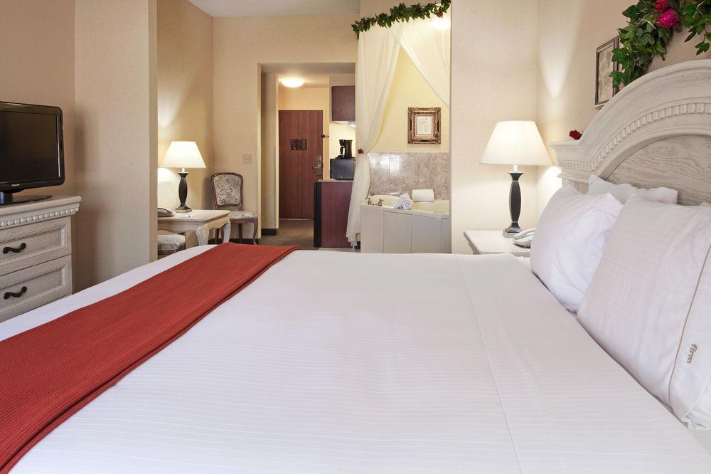 Express & By Ihg 2*