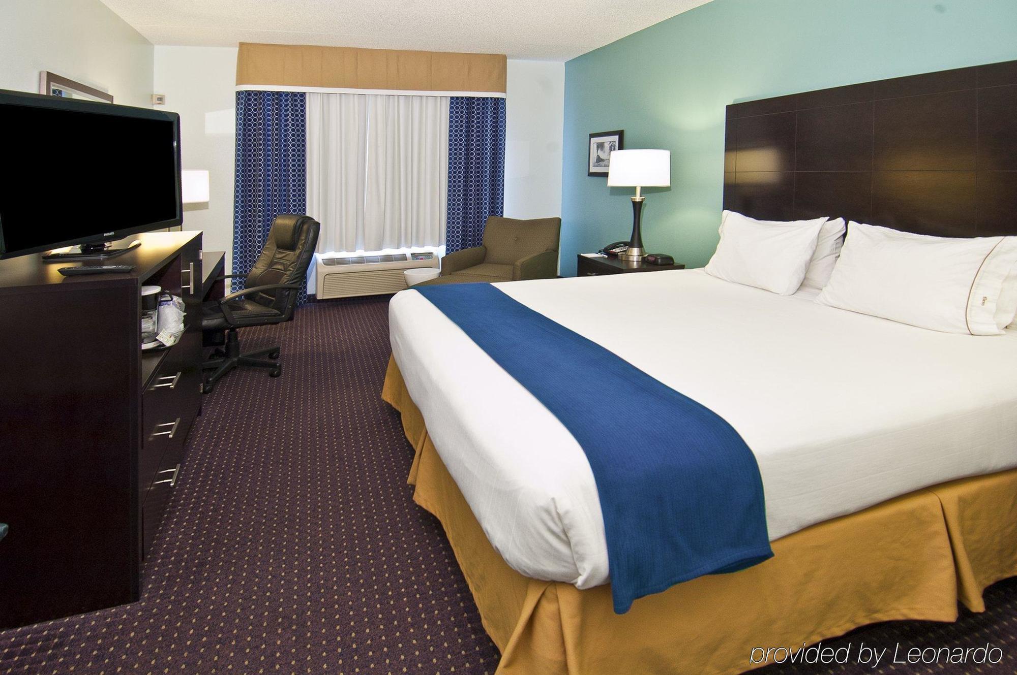 Express & Plant By Ihg 3*