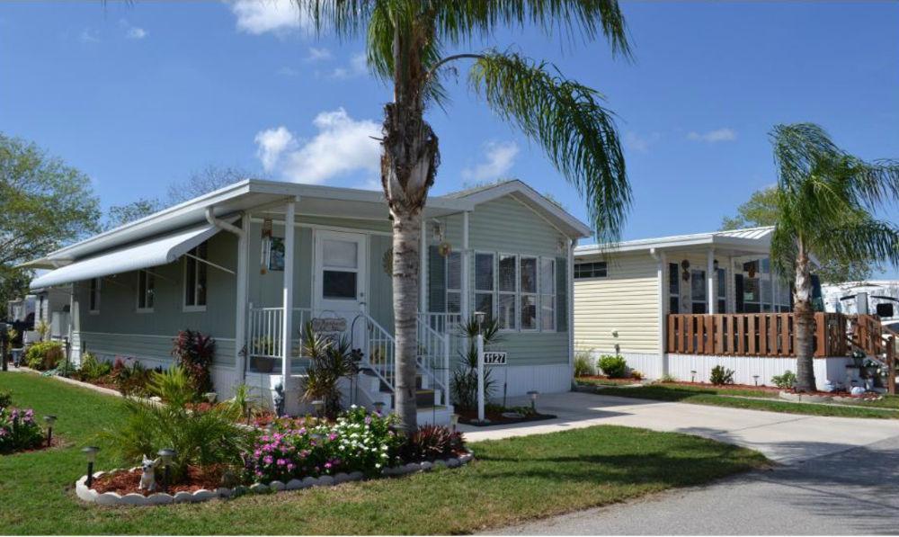 Winter Quarters Encore Manatee Rv 2*