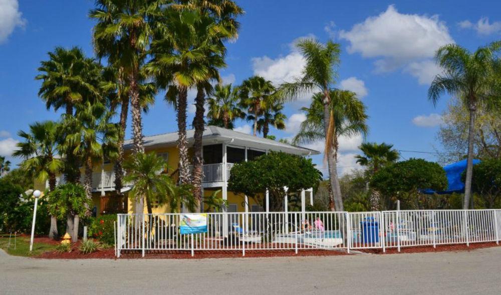 Winter Quarters Encore Manatee Rv 2*