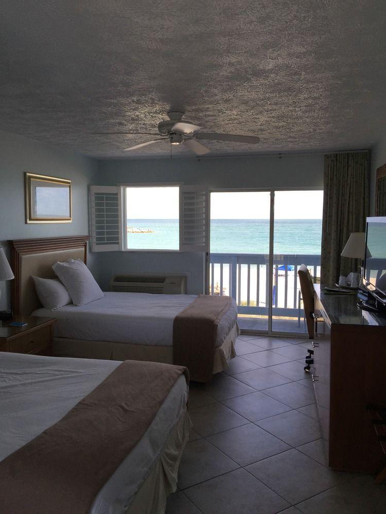 Rhumcay Beach And Grille 3*