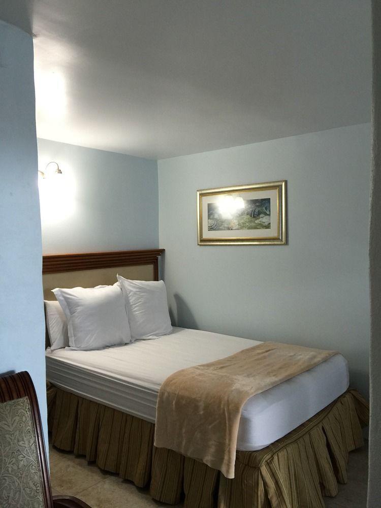 Rhumcay Beach And Grille Resort Fort Pierce