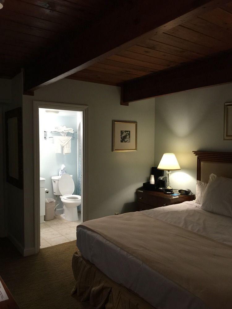 Rhumcay Beach And Grille Resort