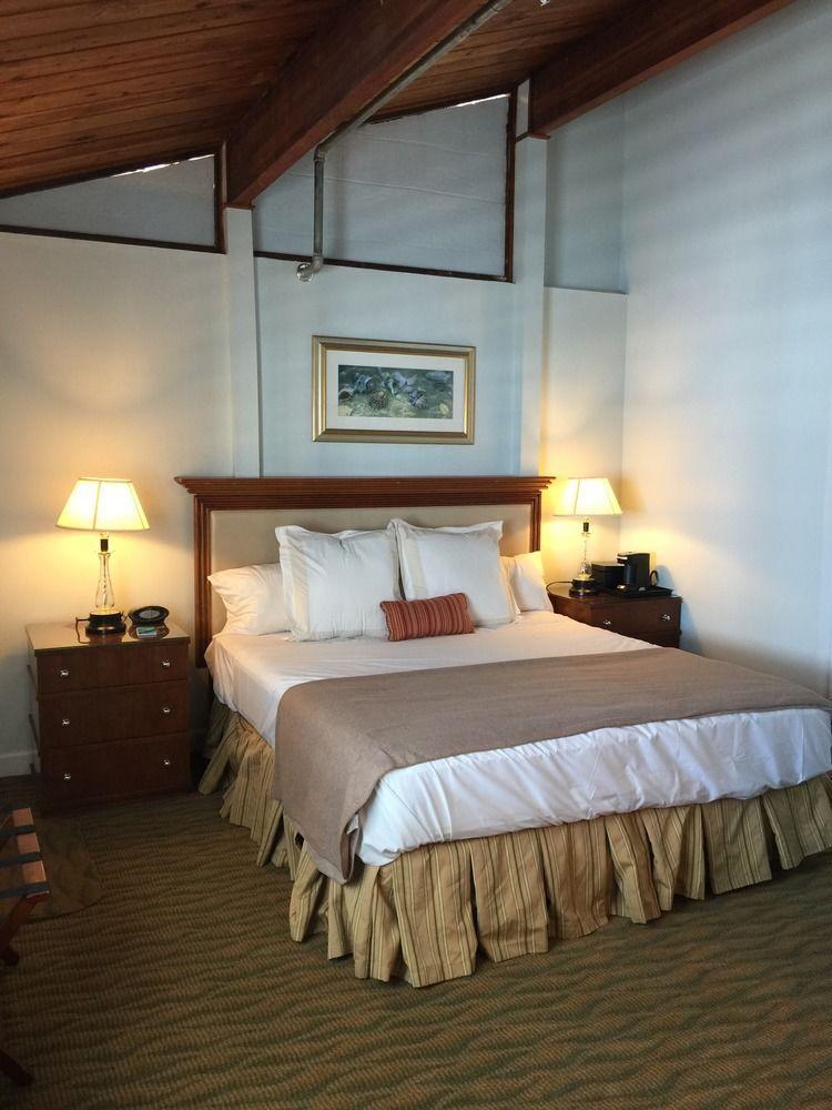 Rhumcay Beach And Grille Resort Fort Pierce