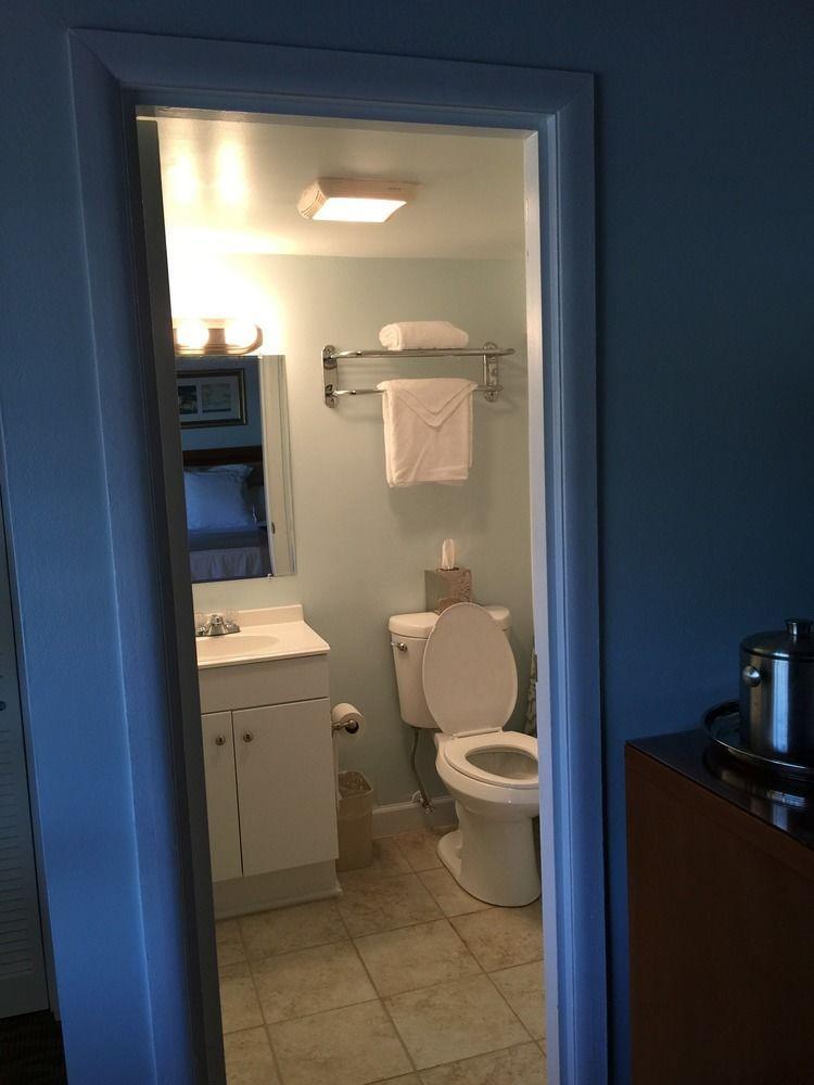 Rhumcay Beach And Grille Resort
