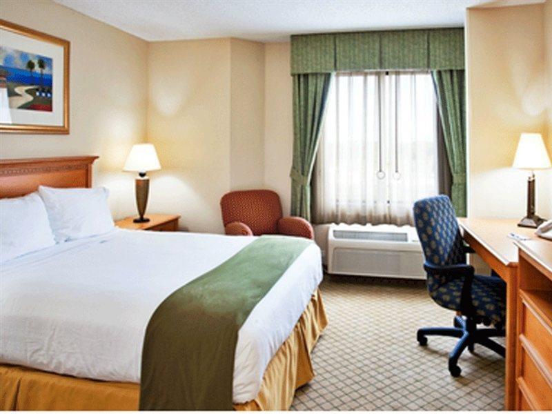 Express & - Nearest Universal By Ihg