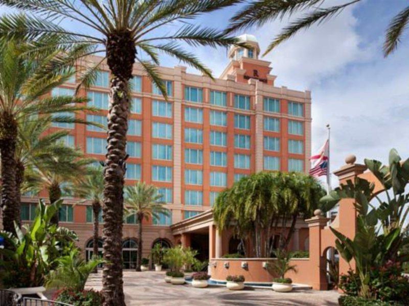 Hotel Renaissance International Plaza