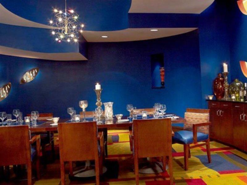 Hotel Renaissance International Plaza 4*