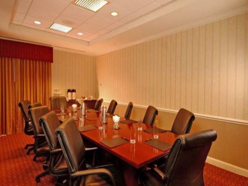 Hotel Hilton Garden Airport 3*