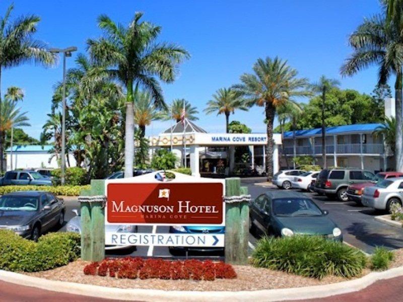 Hotel Magnuson Marina Cove