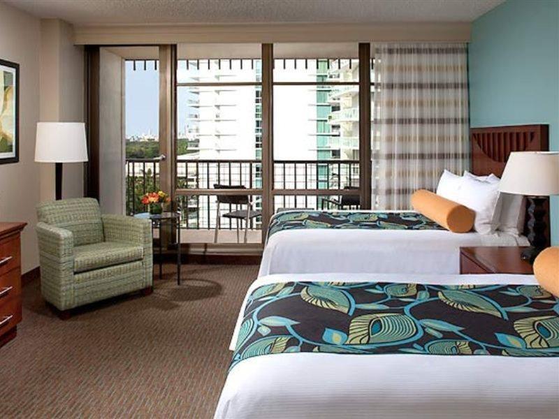 Hotel Courtyard Coconut Grove