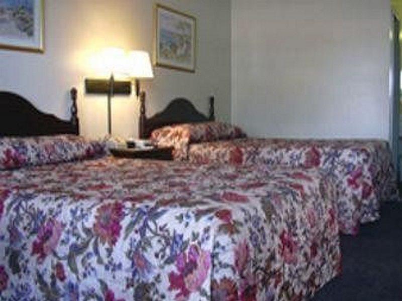 Hotel Howard Johnson By Wyndham Vero Beach/i-95 2*
