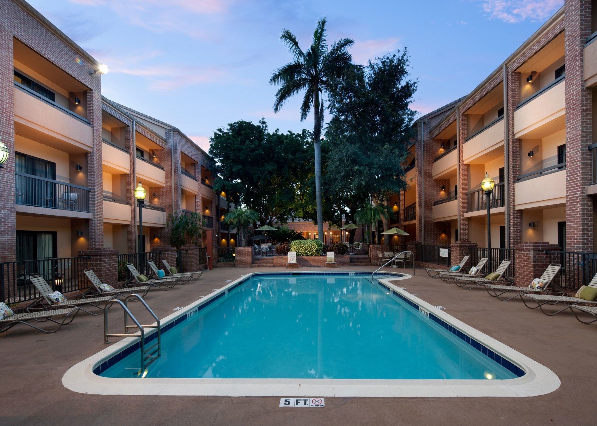 Hotel Courtyard By Marriott Lauderdale Of 3*