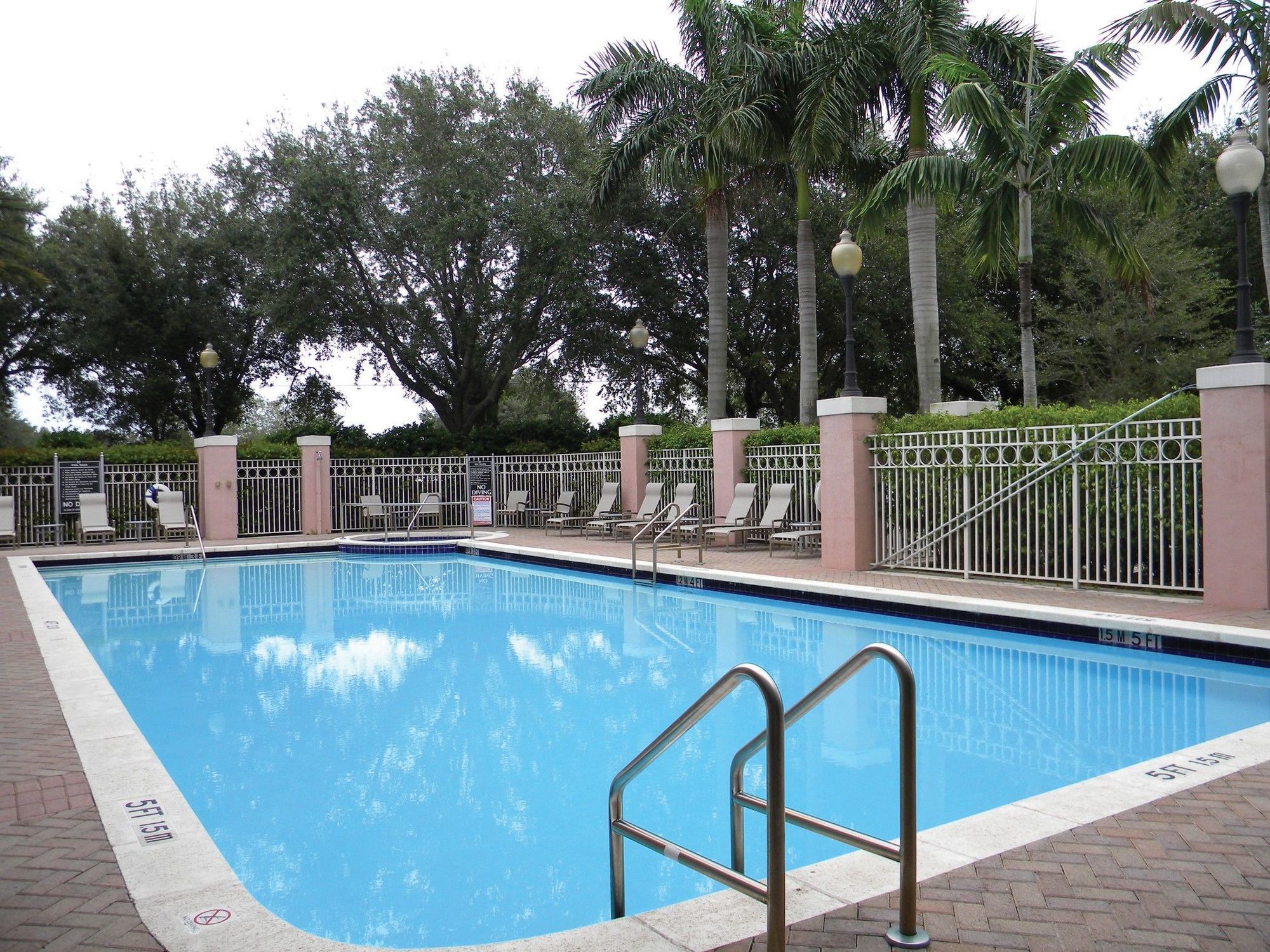 Doubletree By Hilton - Sawgrass Mills