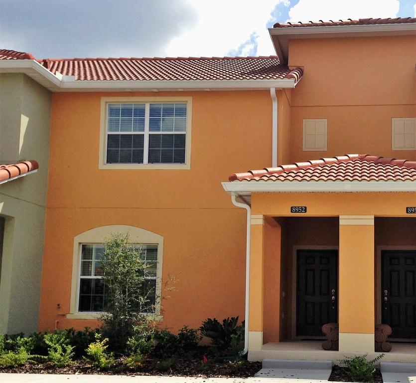 Paradise Palms 8952
