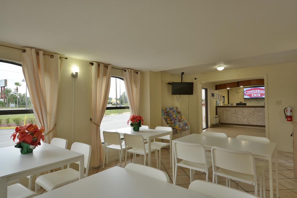 Country Hearth Inn- Motel 2*