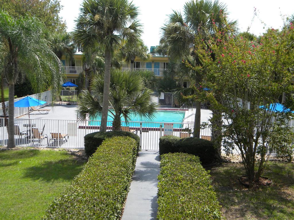 Days By Wyndham Daytona Speedway Hotel