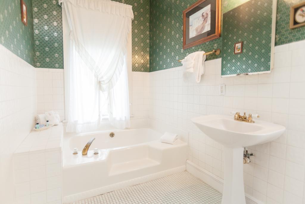 Alexander Homestead Bed & Breakfast