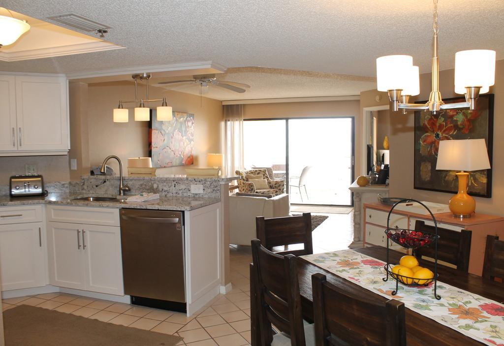 Beach Palms 404 *