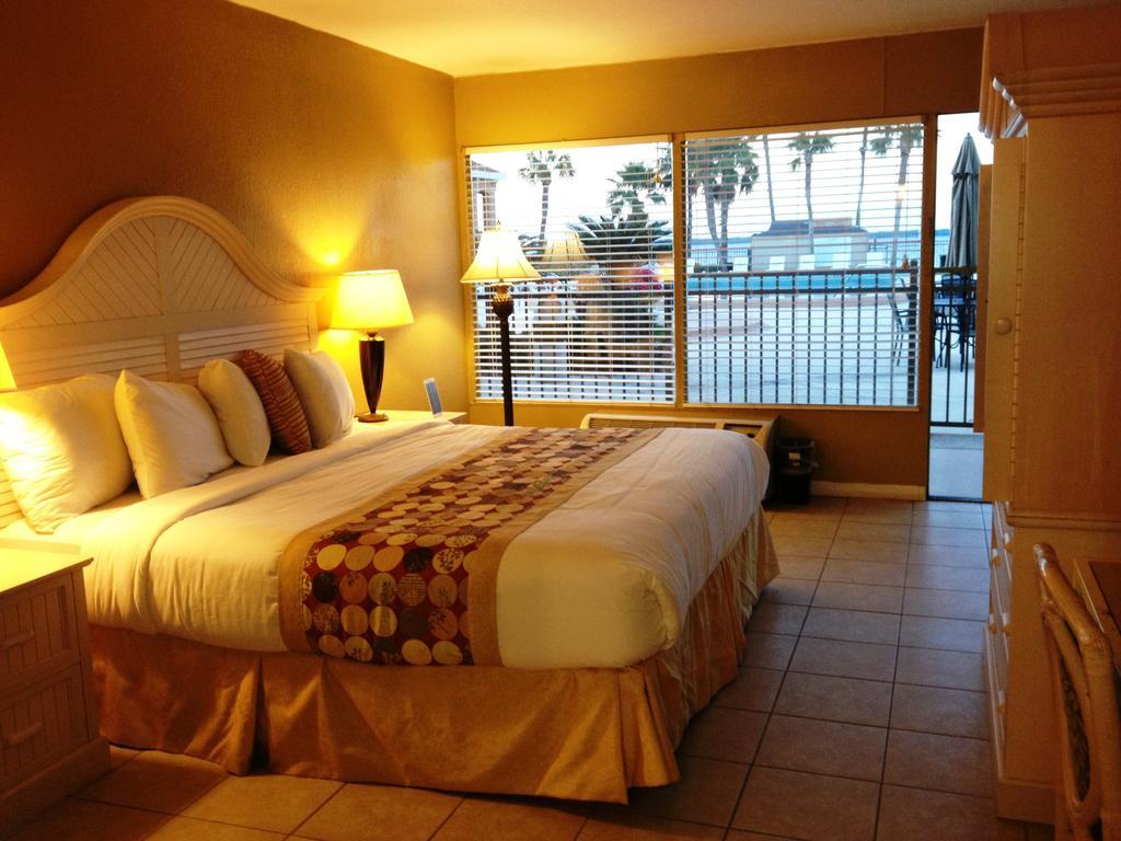 Hotel Monroe's On The & Banquet Hall 2*