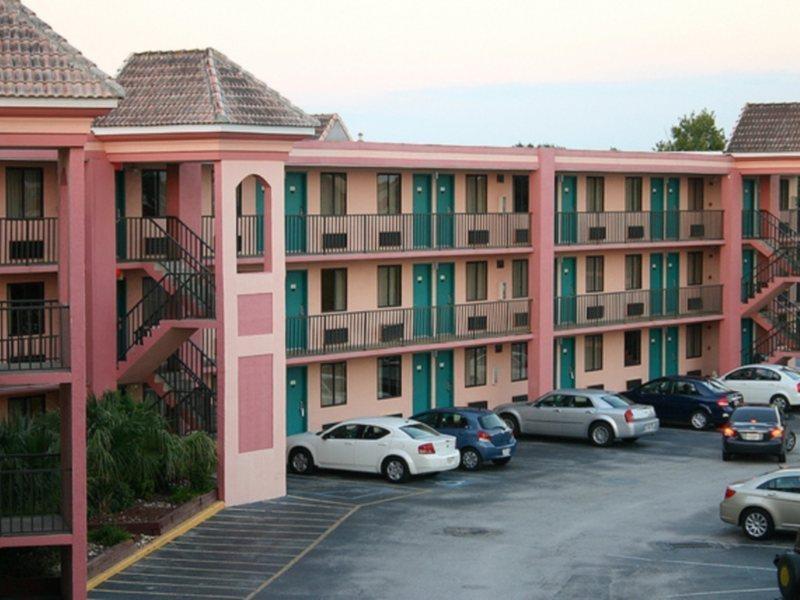 Quality Inn & Suites Kissimmee By The Lake