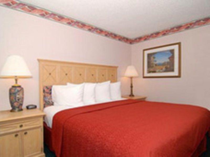 Hotel Quality Inn & Suites Kissimmee By The Lake Four Corners