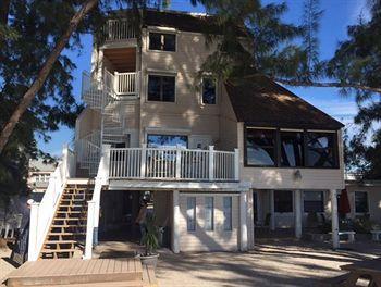 Sunset Beach House Hotel Treasure Island