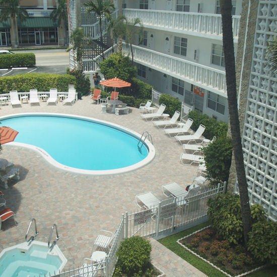 Deerfield Buccaneer Hotel