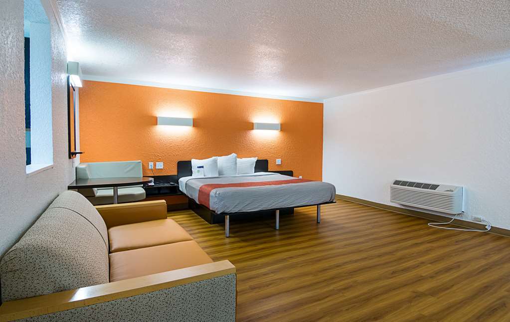 Hotel 6-tampa, Fl - Fairgrounds Tampa