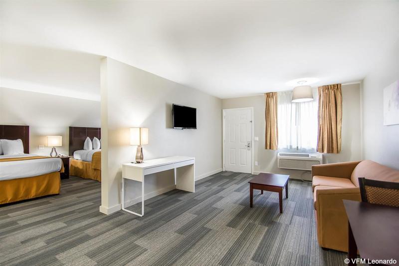Hotel Quality & By The Parks