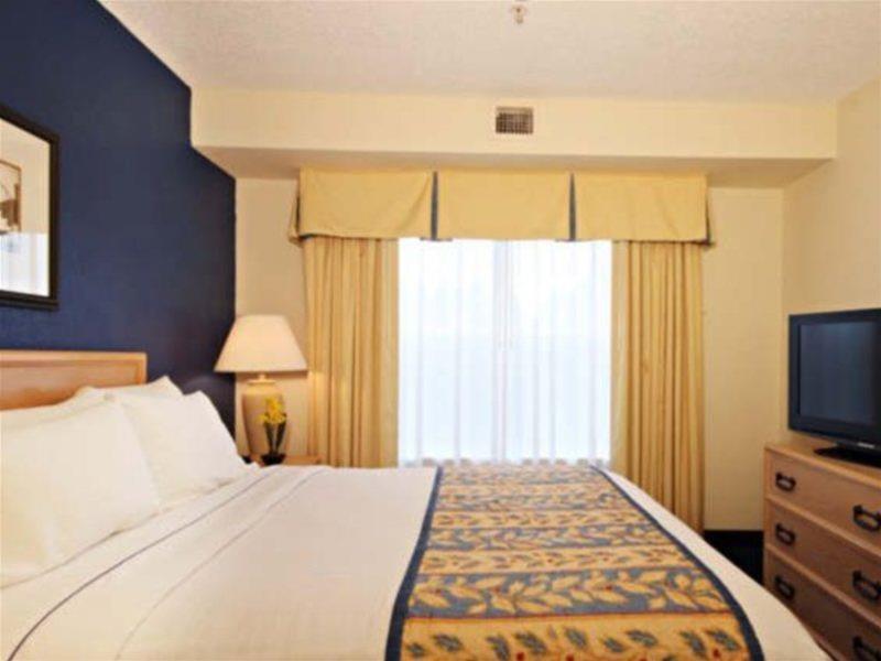 By Marriott Airport 3*