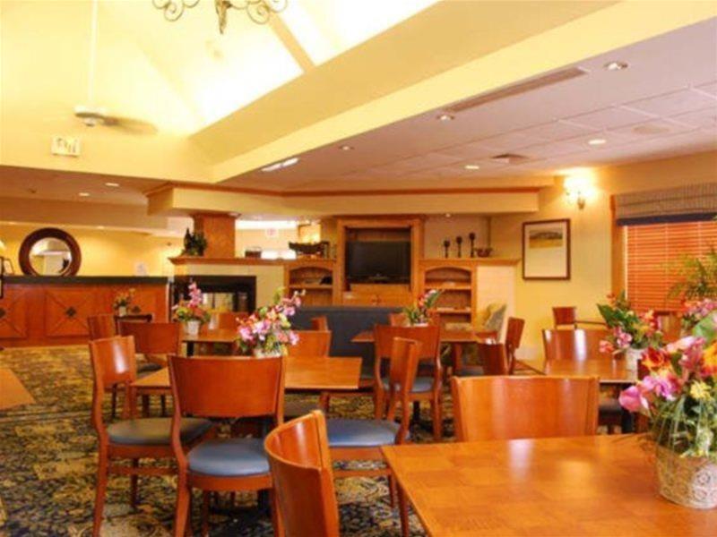 By Marriott Airport Hotel 3*