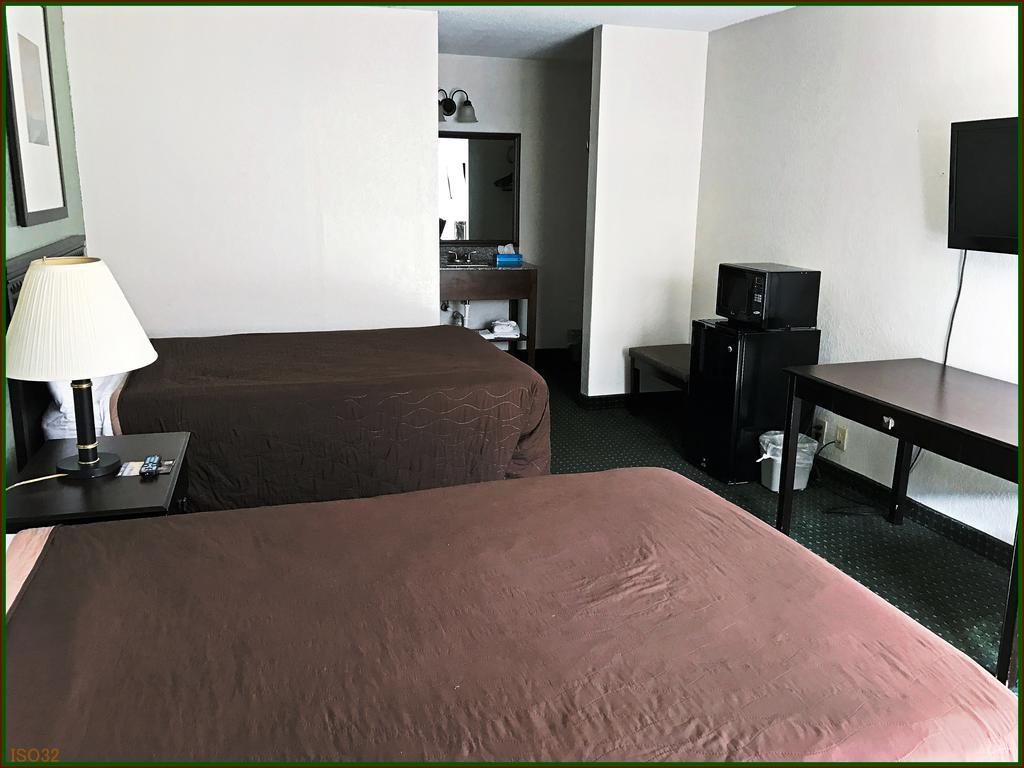 - Hotel