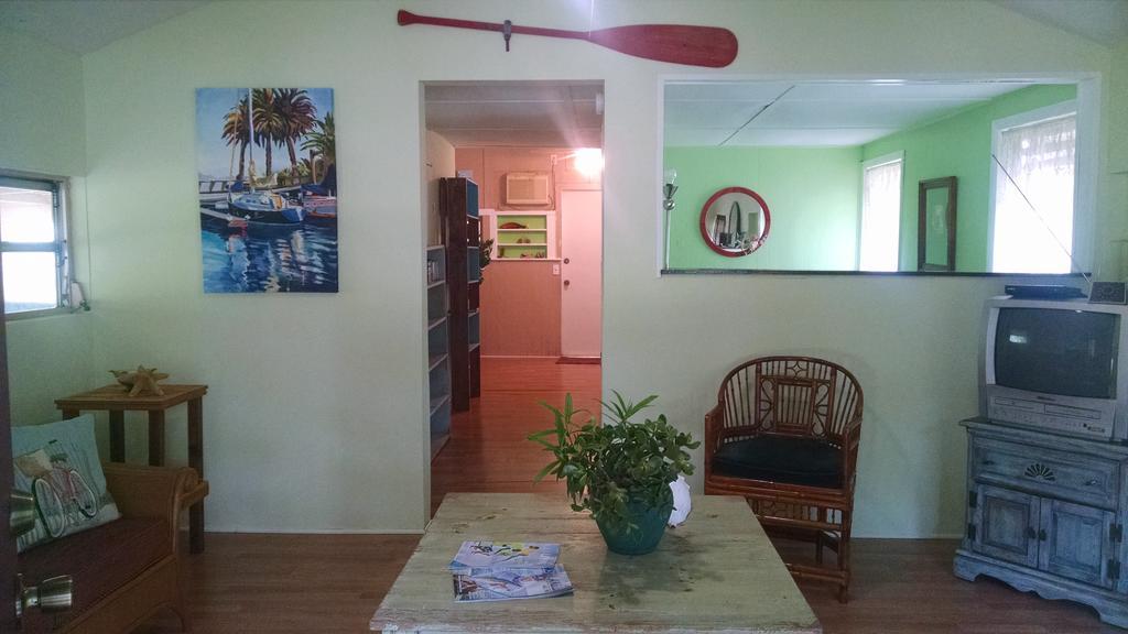 1 Beige Cozy Or 1 White Cozy Efficiency In Titusville