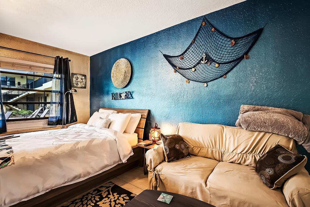 Apartment Royal Orleans Unit 113 *