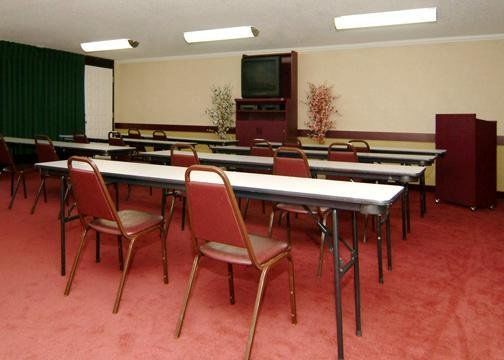 Quality & At Tropicana Field Hotel
