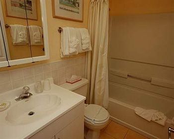 Tradewinds By Resortquest Hotel